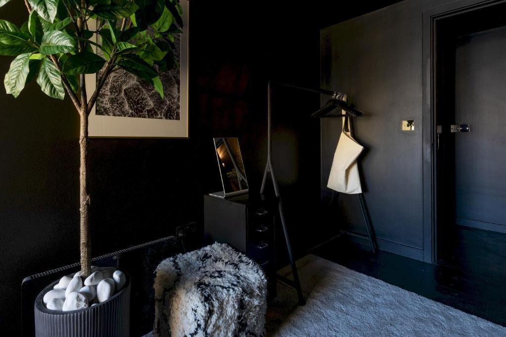 Pass The Keys Cocoon Sb Moments From The Sea Minimal Cocoon Apartment Margate